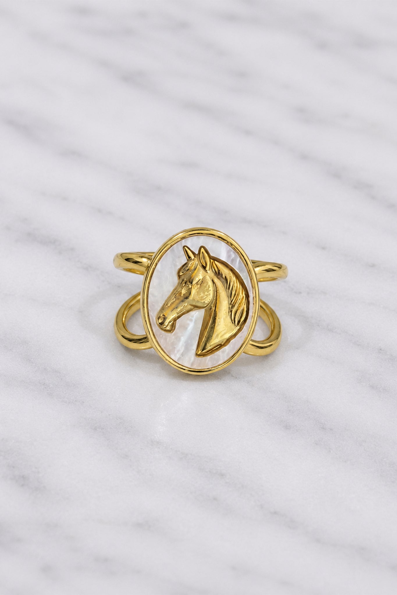 Horse ring gold