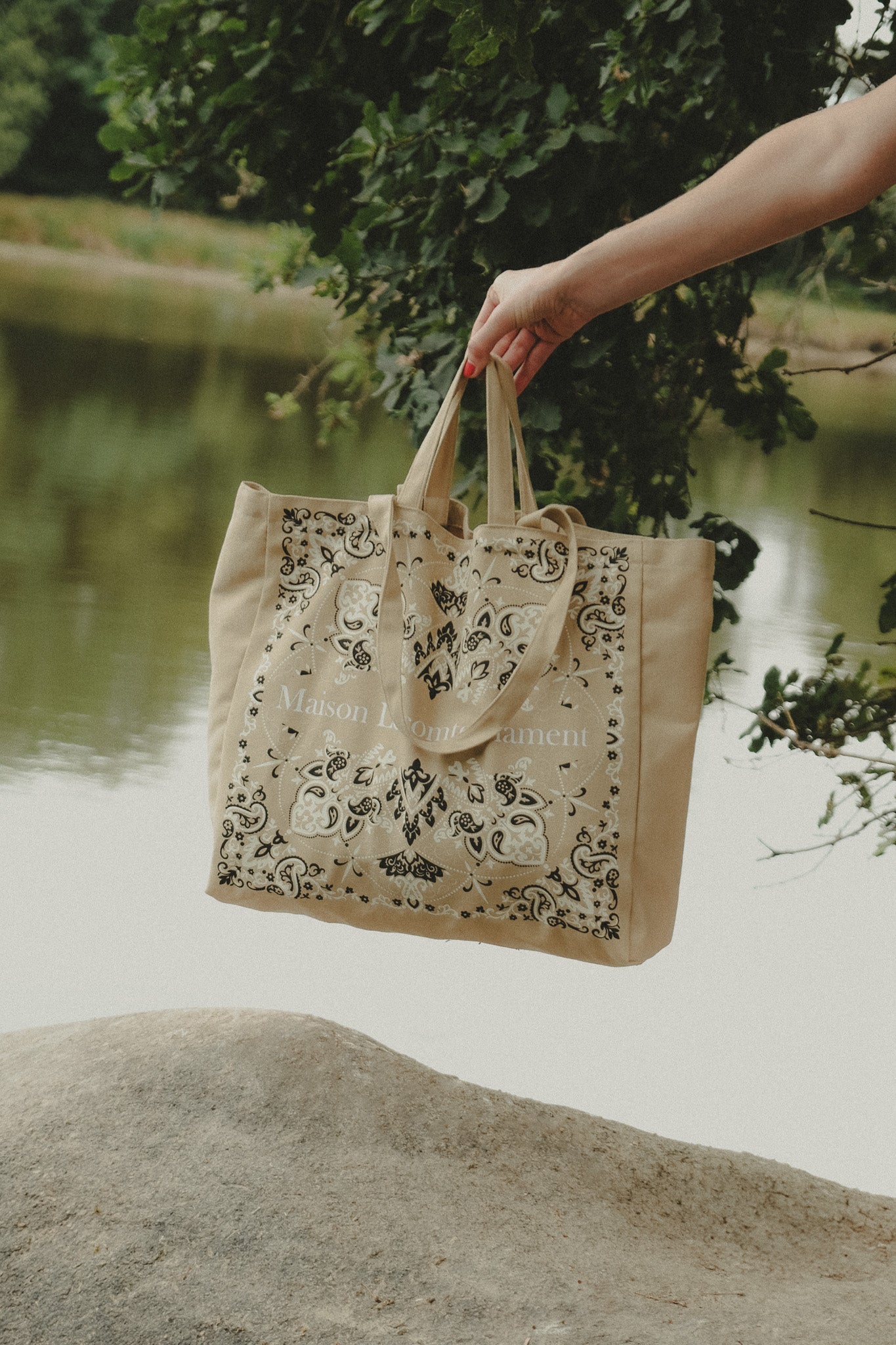 Beige tote bag