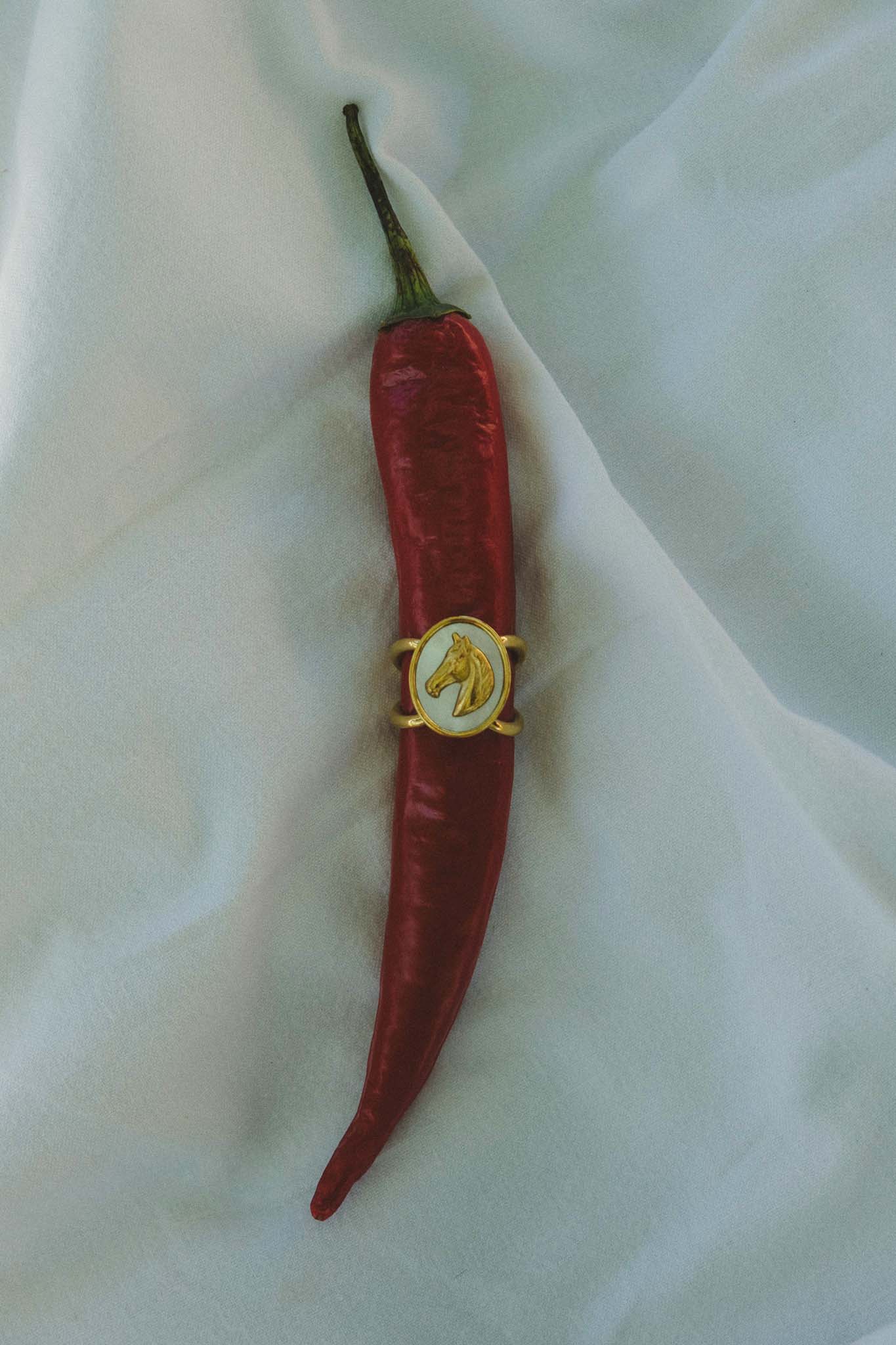Horse ring gold